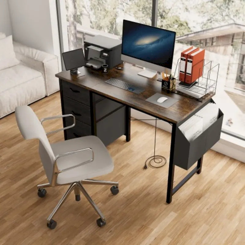 Scrivania da ufficio 120 cm, moderna postazione di lavoro reversibile con ripiano, 3 cassetti, prese di corrente e tasche laterali