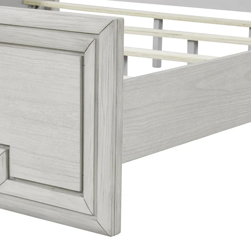 Letto con pannelli in legno bianco rustico