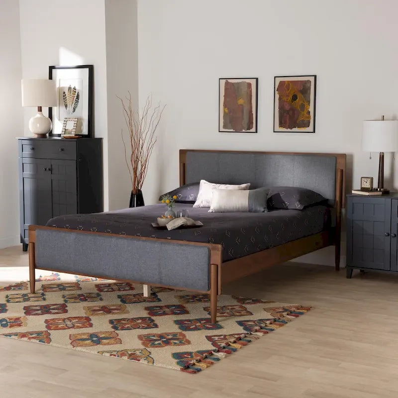 Letto con piattaforma in legno finitura noce e tessuto grigio, stile Mid-Century Modern