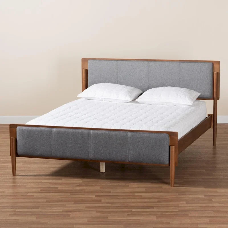 Letto con piattaforma in legno finitura noce e tessuto grigio, stile Mid-Century Modern