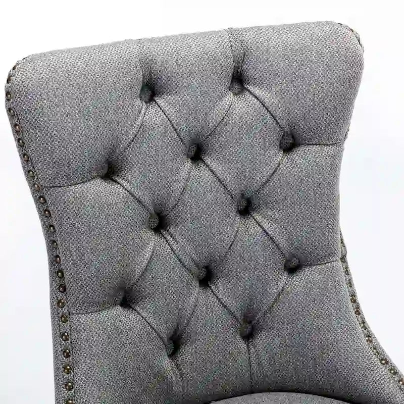 Sedia da pranzo di lusso imbottita in legno massello in lino contemporaneo con gambe in legno e borchie, set da 2 pezzi