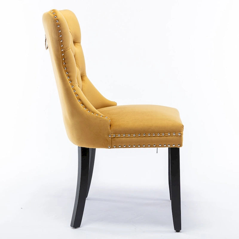 Set da 2 sedie da pranzo contemporanee di lusso con schienale capitonné, struttura in legno massello, rivestimento in velluto e gambe in legno con borchie decorative, colore Oro
