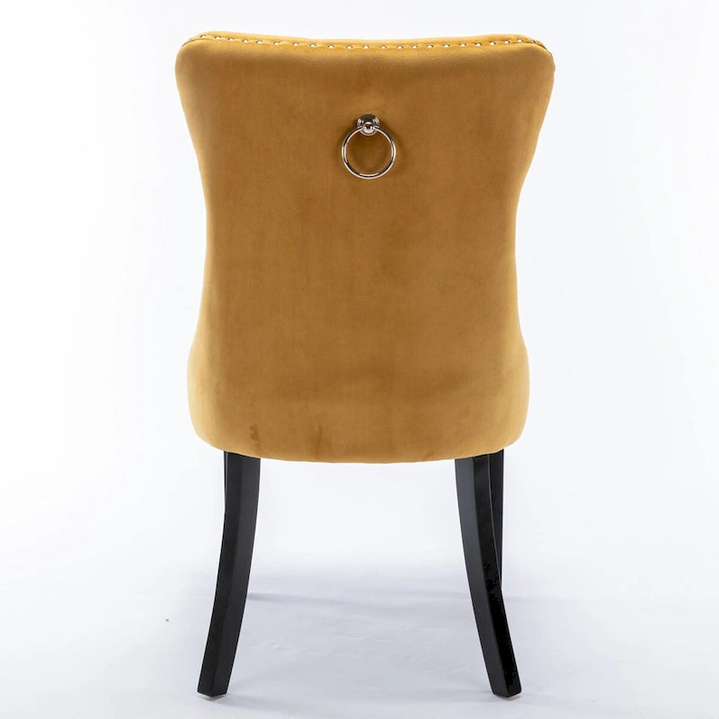 Set da 2 sedie da pranzo contemporanee di lusso con schienale capitonné, struttura in legno massello, rivestimento in velluto e gambe in legno con borchie decorative, colore Oro