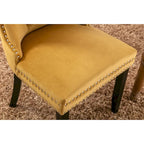 Set da 2 sedie da pranzo contemporanee di lusso con schienale capitonné, struttura in legno massello, rivestimento in velluto e gambe in legno con borchie decorative, colore Oro