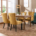 Set da 2 sedie da pranzo contemporanee di lusso con schienale capitonné, struttura in legno massello, rivestimento in velluto e gambe in legno con borchie decorative, colore Oro