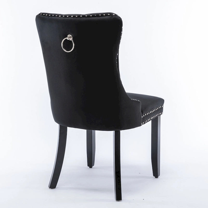 Set da 2 sedie da pranzo contemporanee di lusso con schienale capitonné, struttura in legno massello, rivestimento in velluto e gambe in legno con borchie decorative, colore Oro
