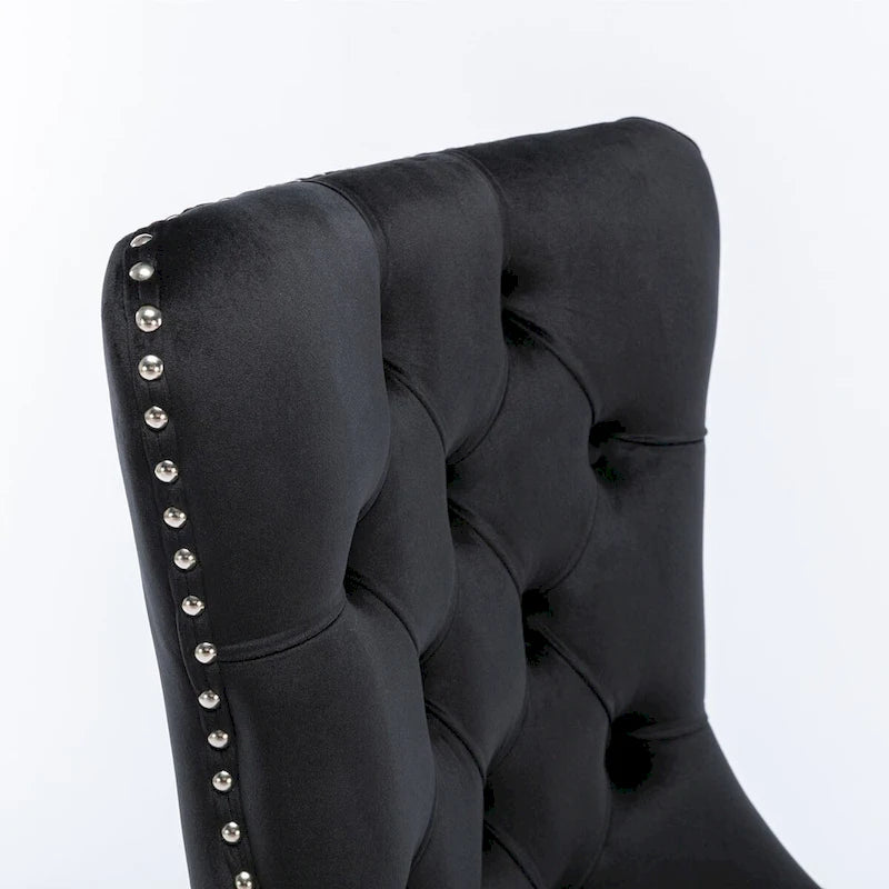 Set da 2 sedie da pranzo contemporanee di lusso con schienale capitonné, struttura in legno massello, rivestimento in velluto e gambe in legno con borchie decorative, colore Oro