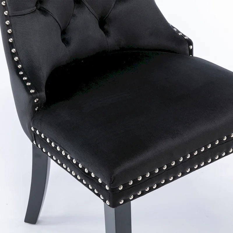 Set da 2 sedie da pranzo contemporanee di lusso con schienale capitonné, struttura in legno massello, rivestimento in velluto e gambe in legno con borchie decorative, colore Oro